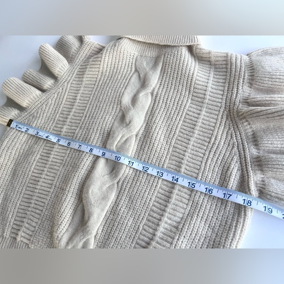 Debut Feminine Fun Natural White Ruffled Cable Knit Sleeveless Sweater Size S/M - Picture 12 of 14